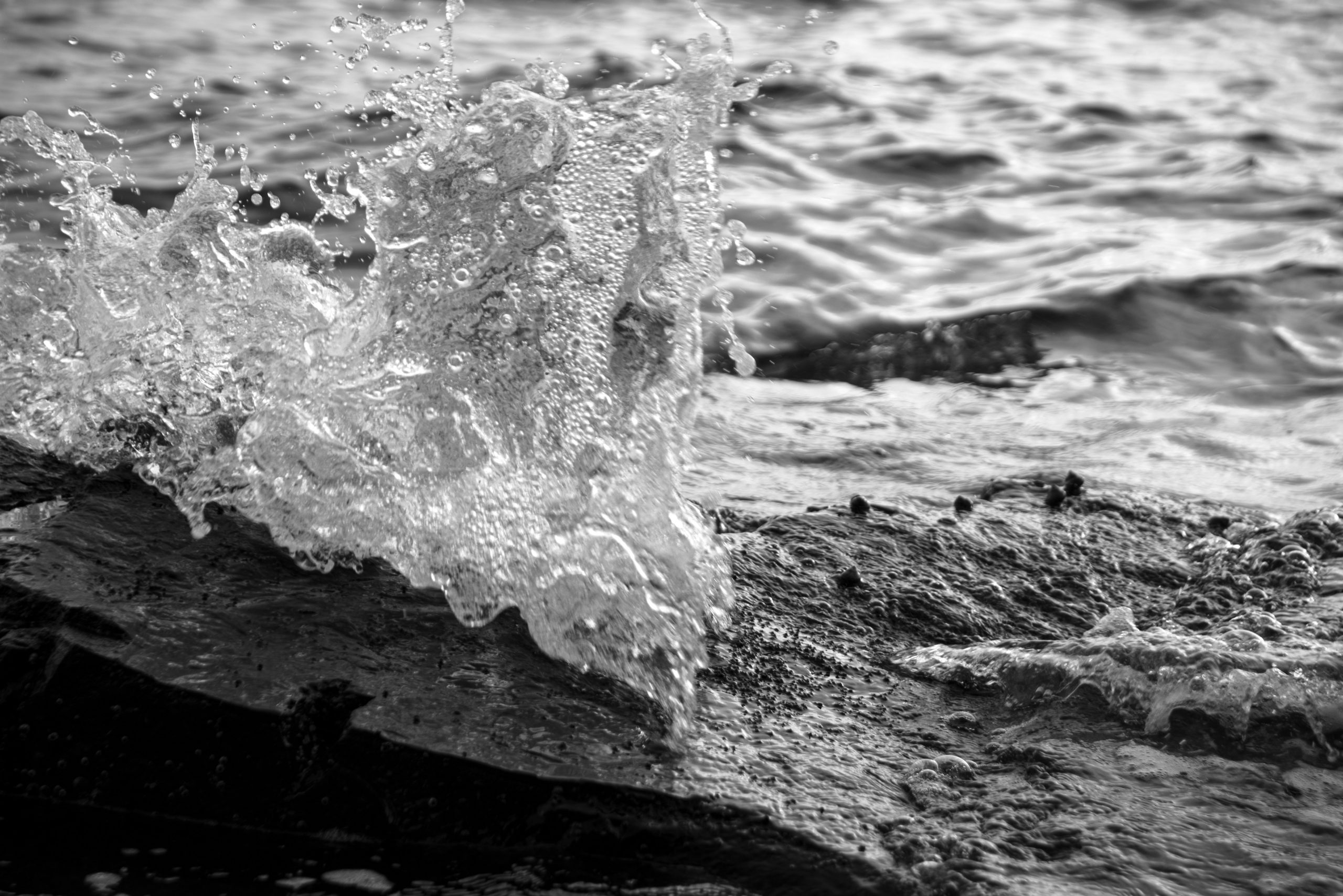Eine Welle bricht